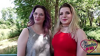 Fetele Franceze Malicia Și Matylde Se Răsfăț În Plăcerea Lesbiană Cu Jucării